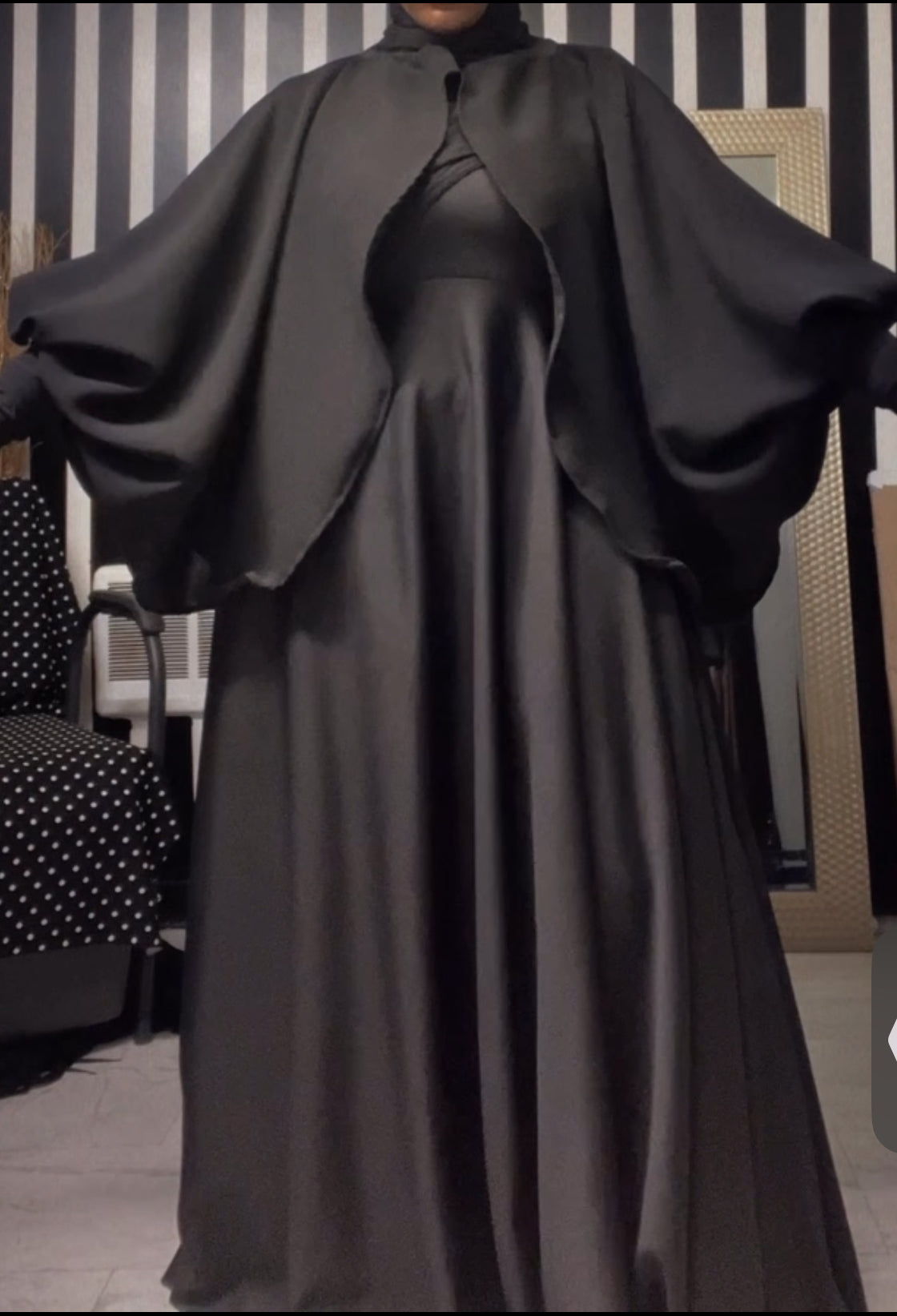 Balloon sleeve cape